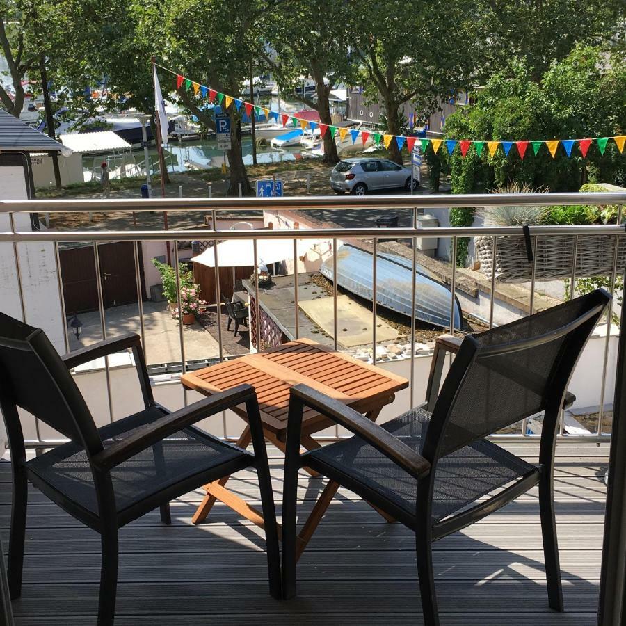 Schmuckkaestle Am Hafen Lägenhet Wiesbaden Exteriör bild